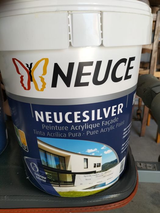 Lata de tinta Nova, nunca usada e comprada a muito pouco tempo