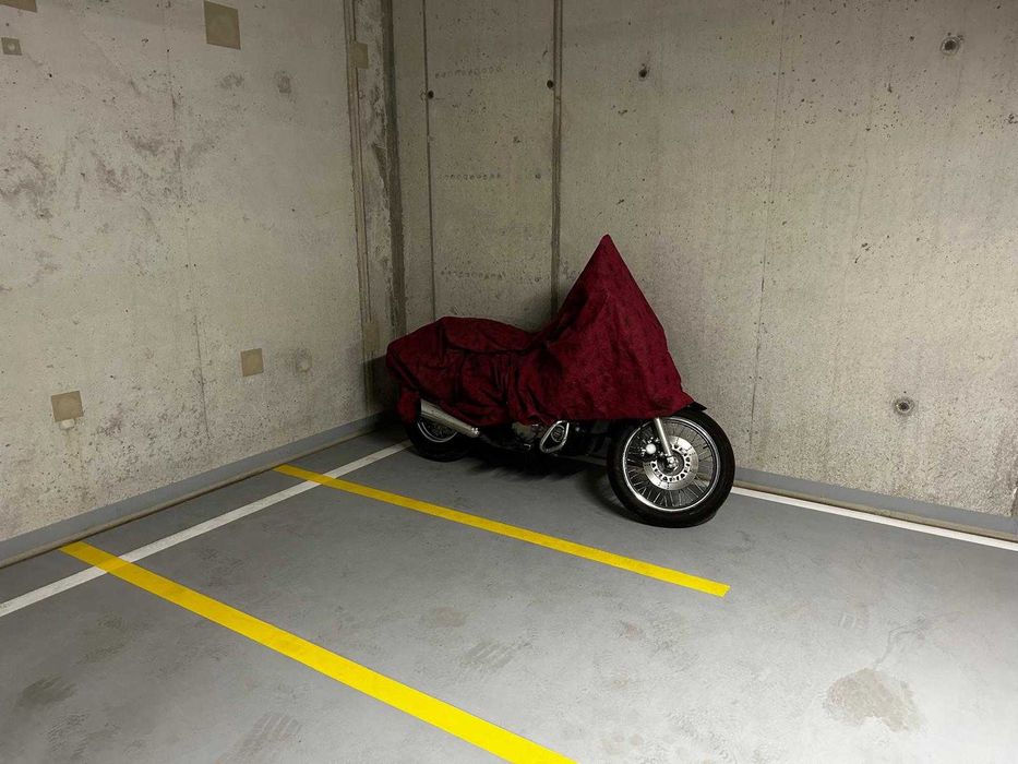 Wynajmę miejsce parkingowe na motor lub skuter Ursus Taylora garażowe