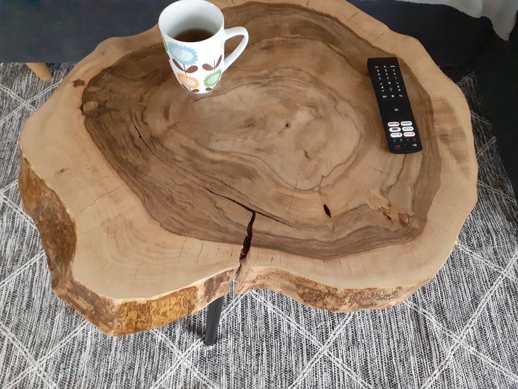 Stolik kawowy z orzecha włoskiego loft