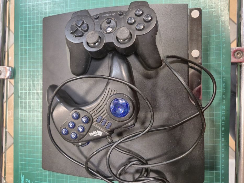 Konsola PS 3 + 2 pady