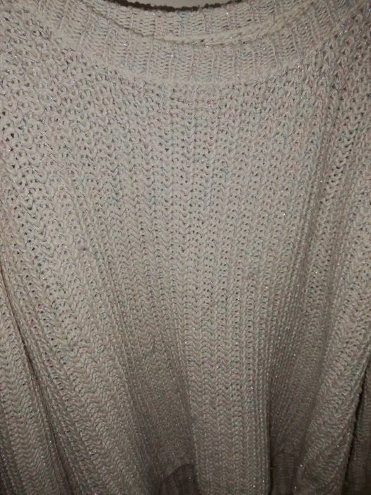 Śliczny sweterek damski