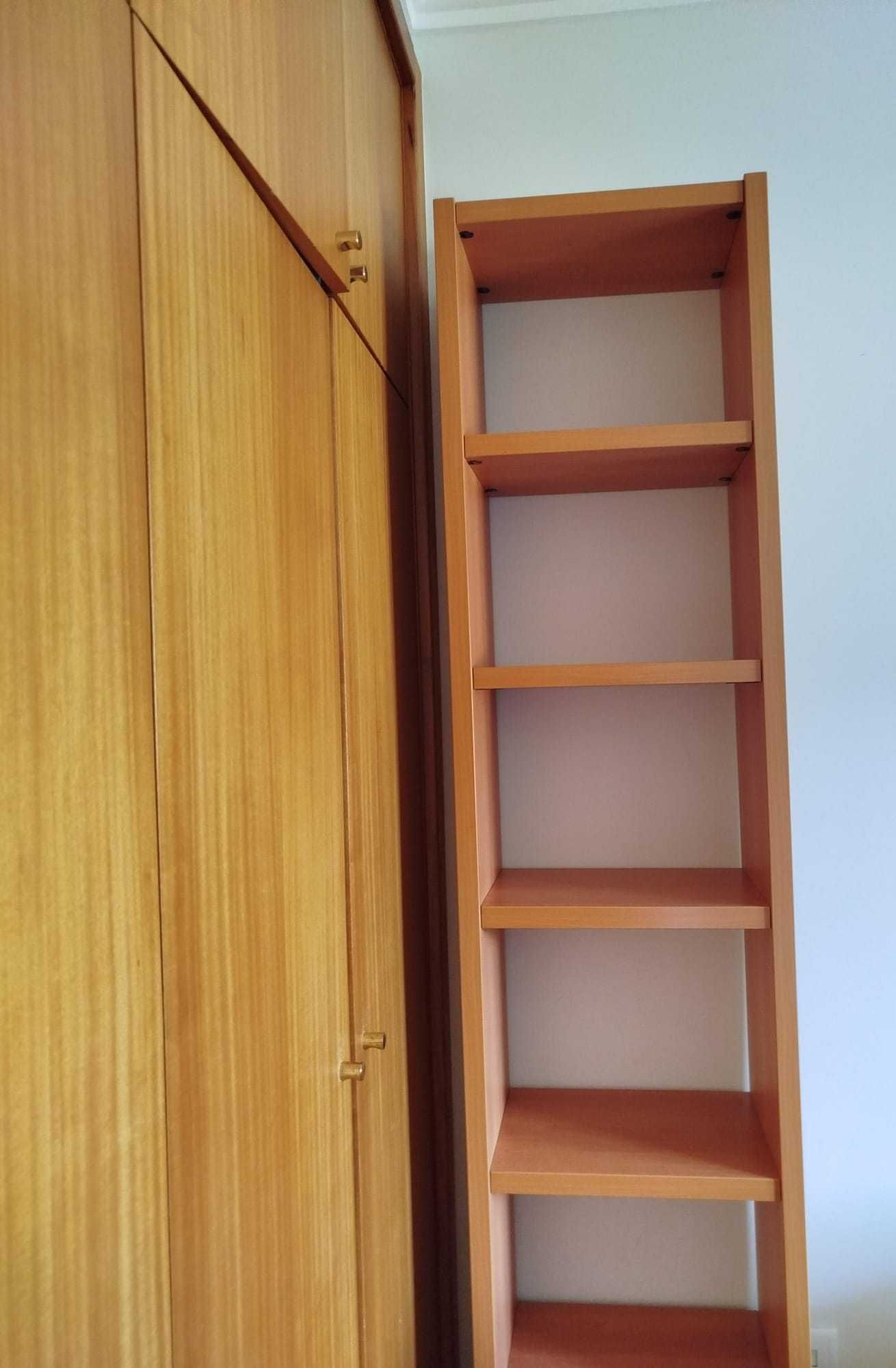 Secretária em bom estado com módulo de 3 gavetas
