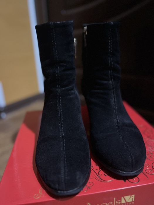 Ботинки осінні замшеві жіночі нарядні