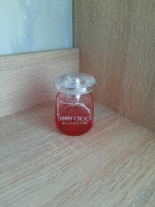 Парфюми Jimmy Choo 
Blossom