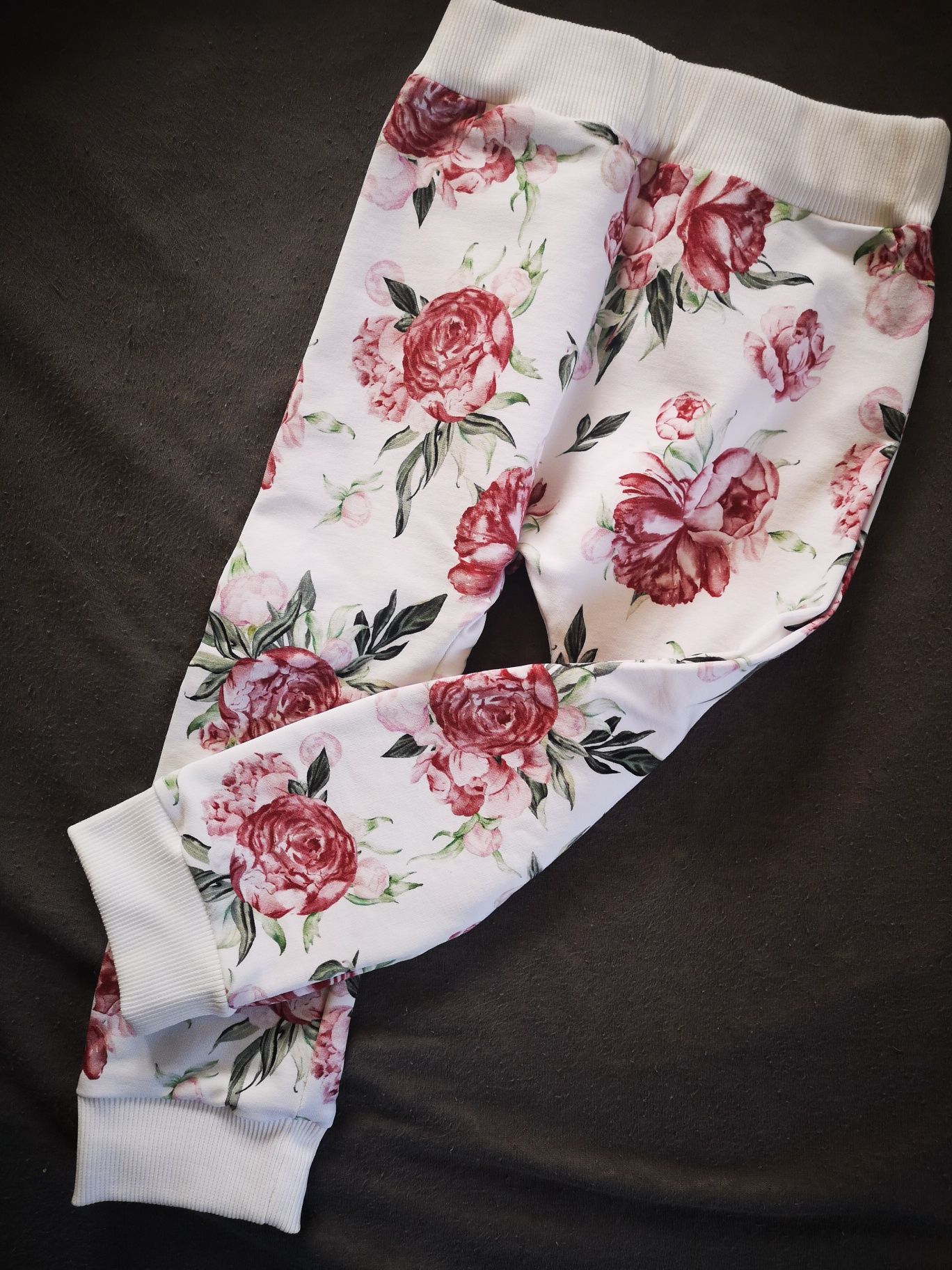 • Handmade • NOWE spodnie dresowe • Róże • Dziewczynka