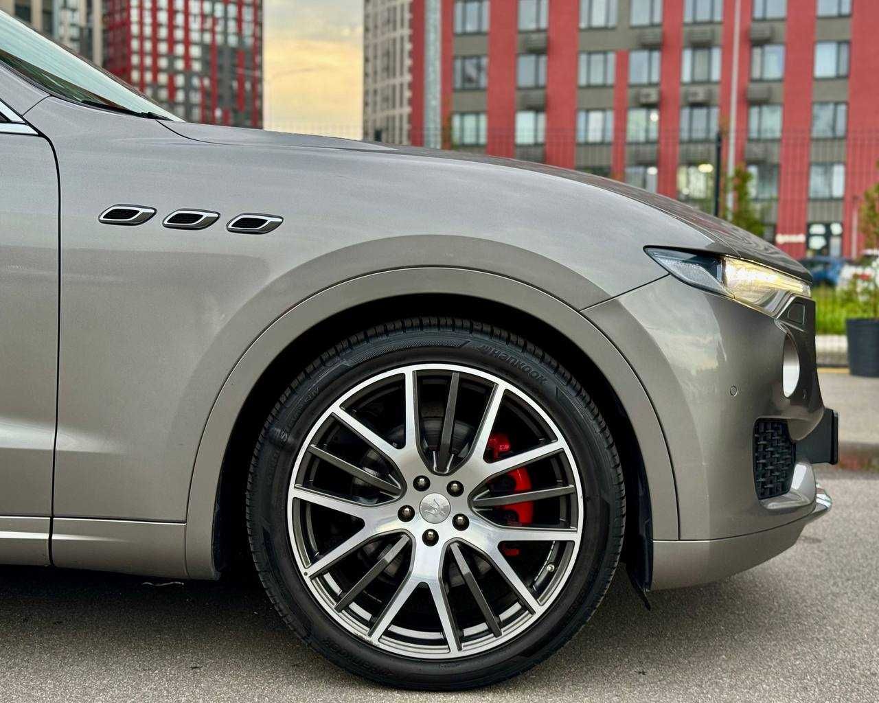 Продаж Maserati Levante