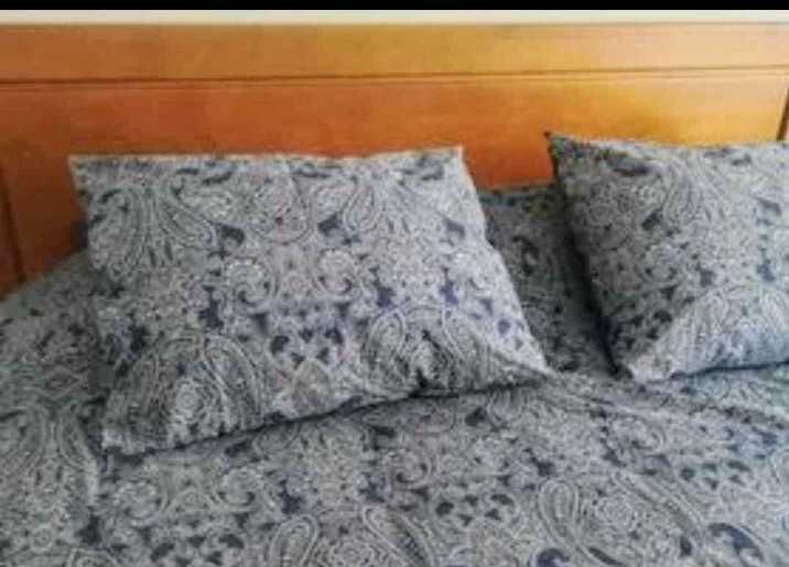 Quarto de casal sem colchão