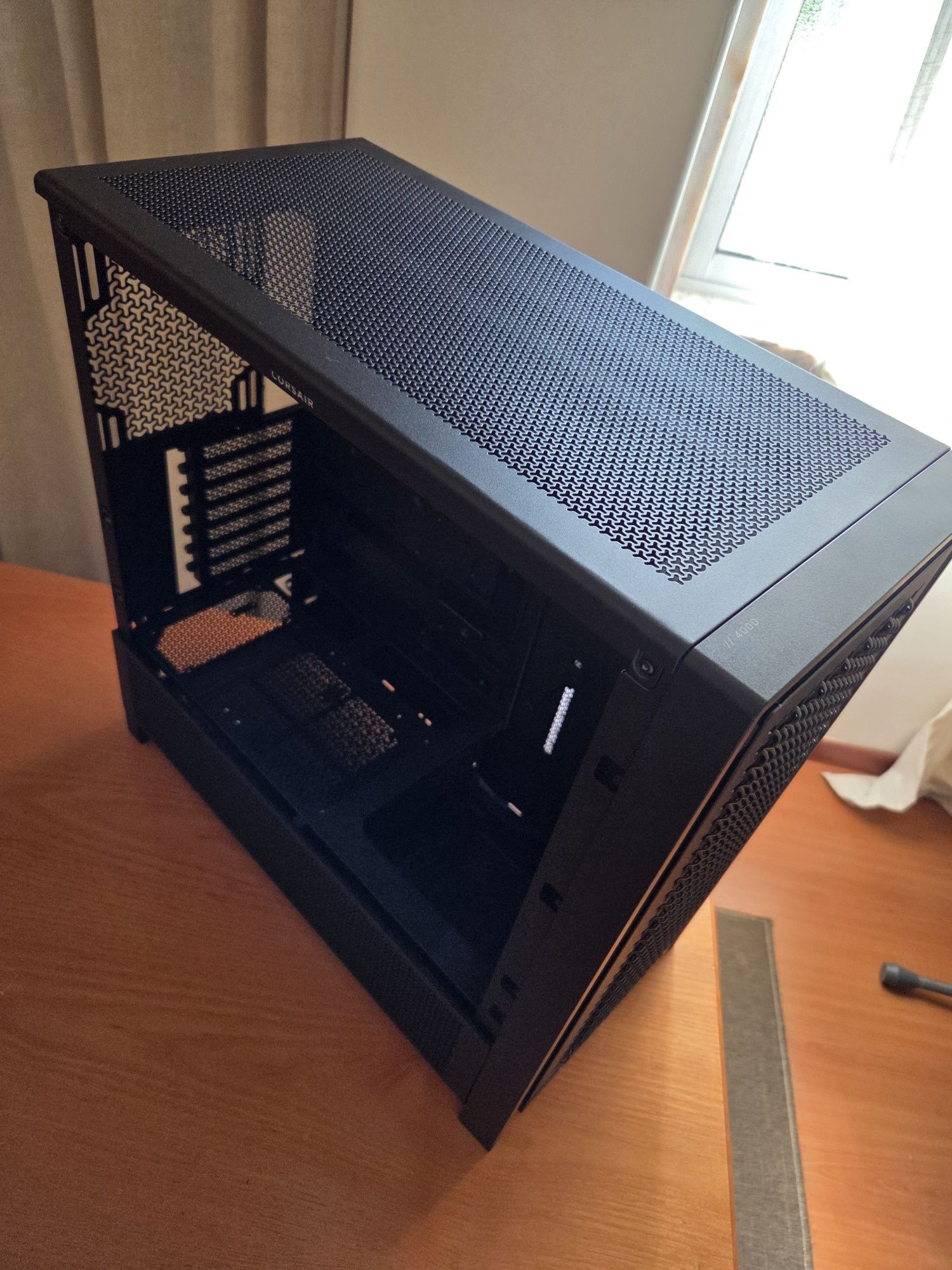 Caixa Extended-ATX Corsair Frame 4000D Vidro Temperado Preta