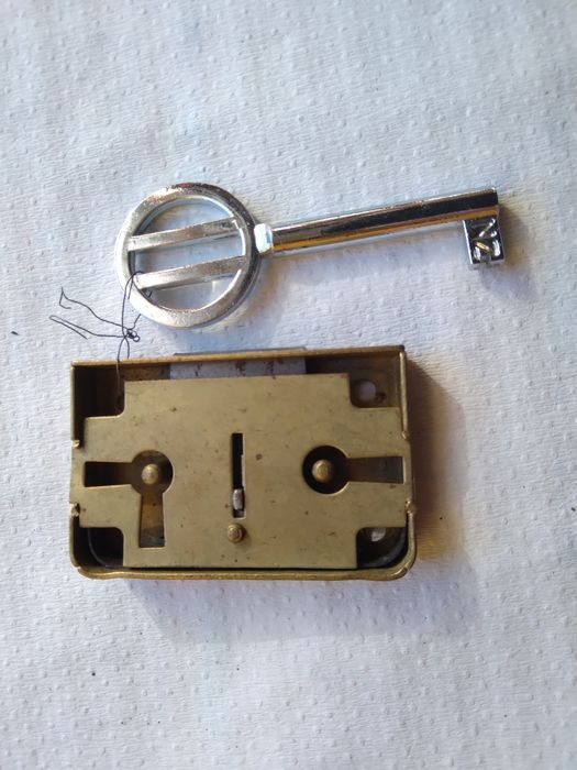 Kultowy klucz meblowy szafa, barek Fam z zamkiem Prl