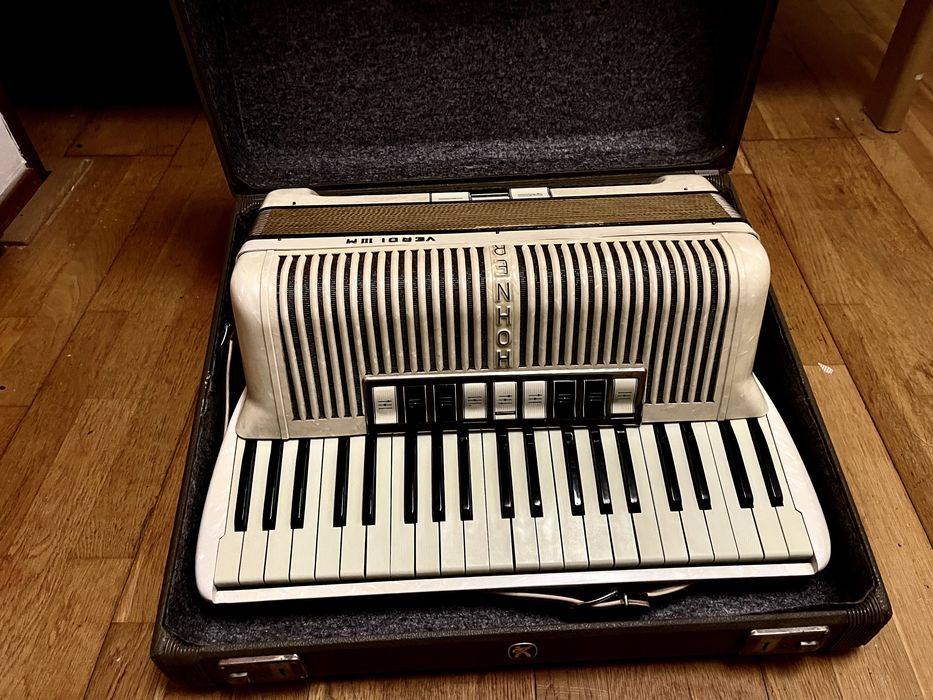 Akordeon Hohner Verdi 3m 120 basow stan idealny !