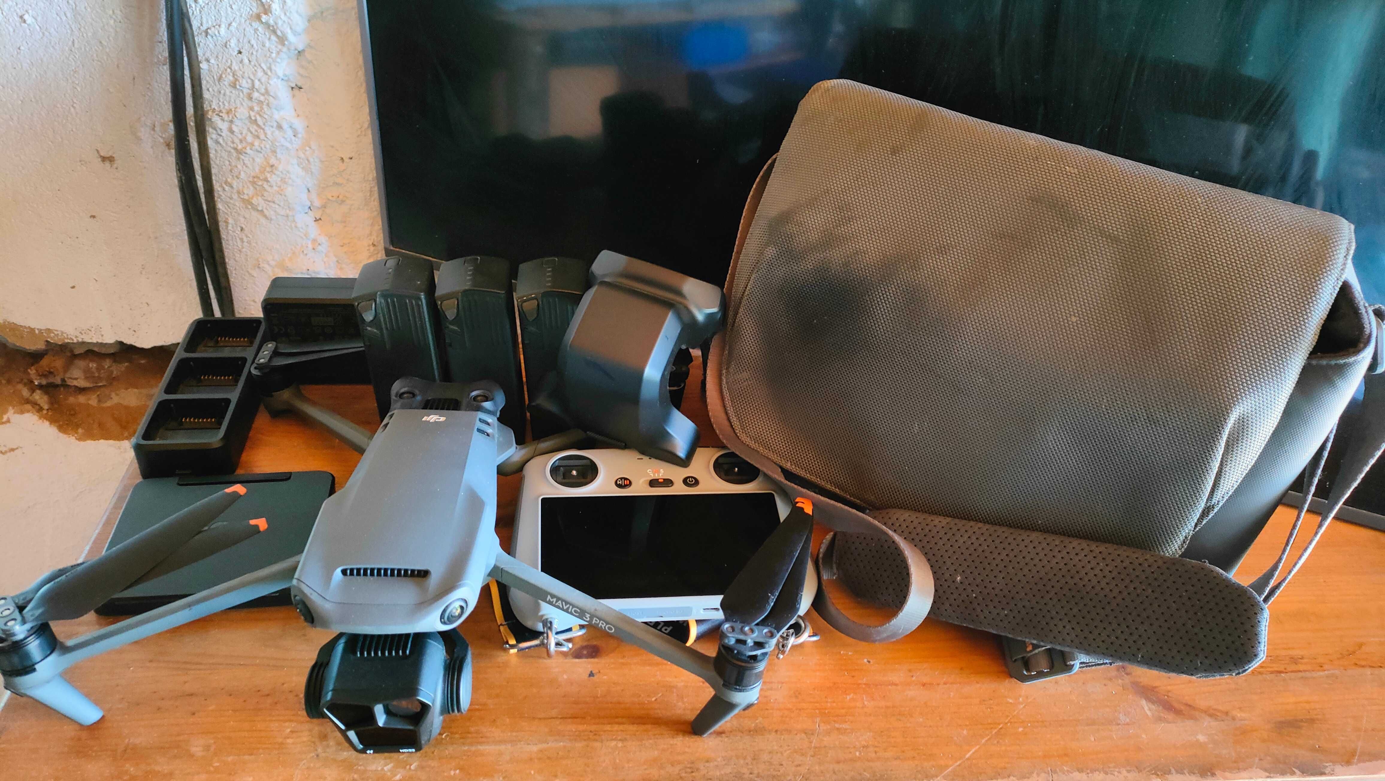 DJI - Mavic 3 Pro Fly More.