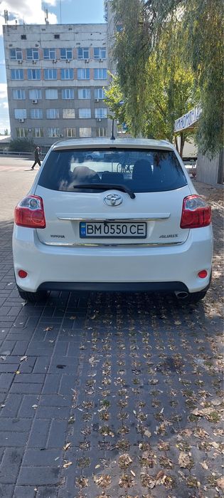 Продам авто TOYOTA AURIS 2012 року