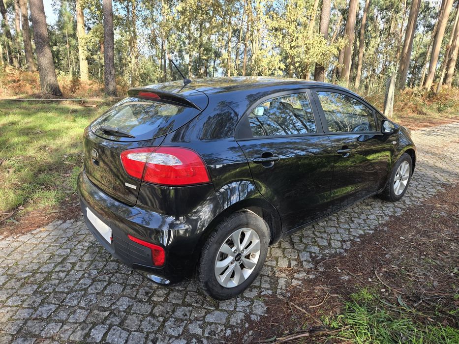Toda confiança do motor kia em um carro revisado em ótimo estado