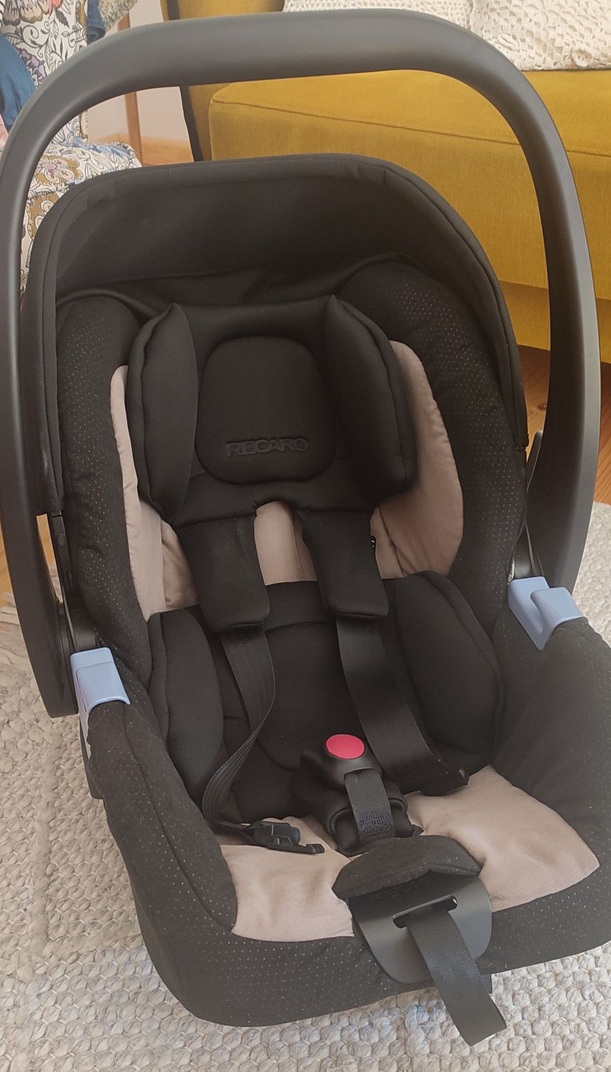 Fotelik Recaro Privia 0-13 kg + baza ISOFIX