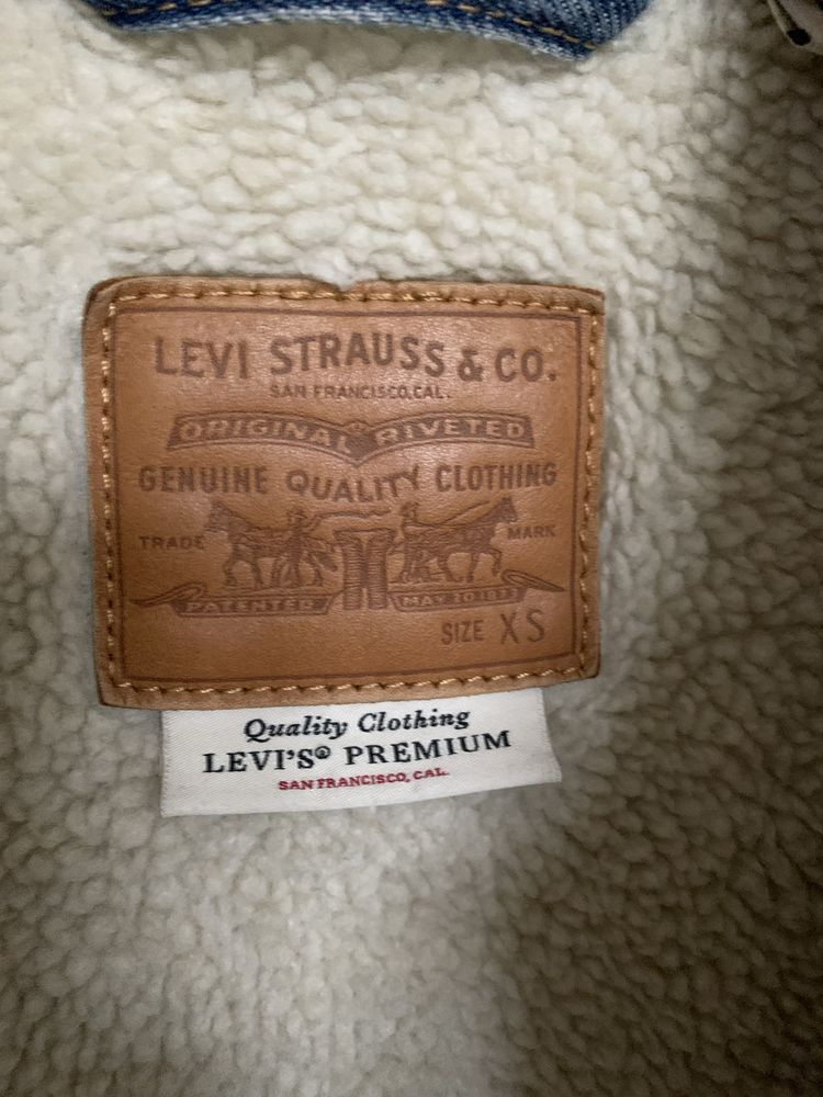Levi's kurtka jeansowa z kożuszkiem