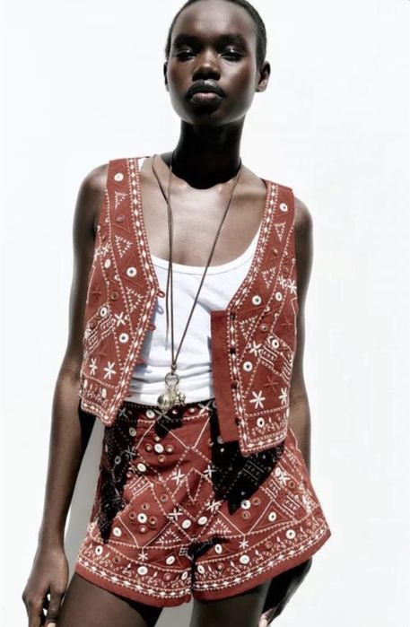 Вишитий жилет із дзеркальними блискітками від zara