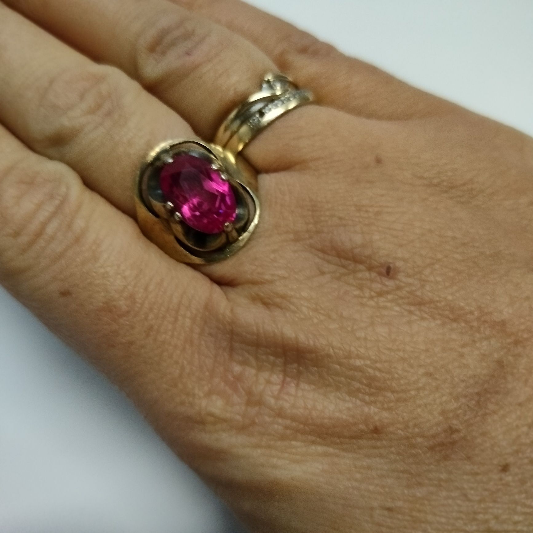 Unikatowy piękny pierścionek Vintage z Rubinem sygnowany gwiazdą