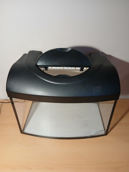 Akwarium 25L – owalne, do naprawy