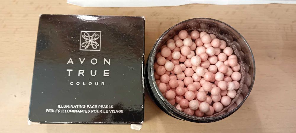 Rozświetlające perełki do twarzy True Colour z Avon!