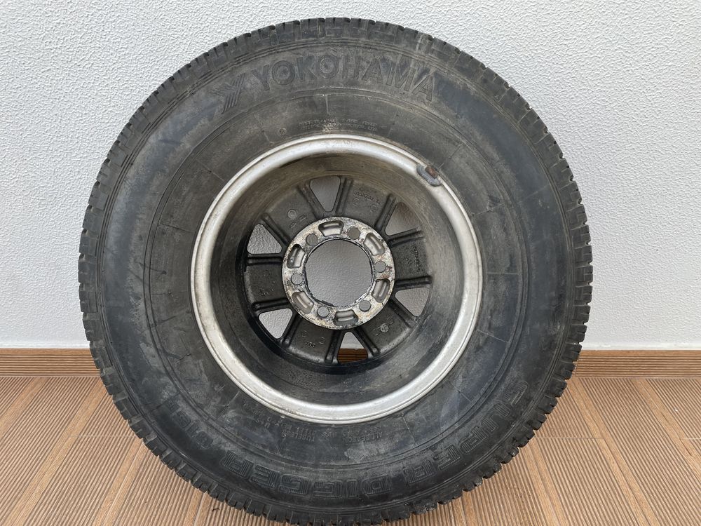 Pneu 265/70 R15 jante Mitsubishi sobresselente