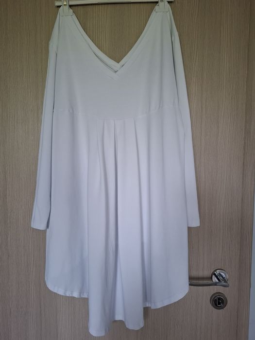 Biała asymetryczna tunika frak z długim rękawem