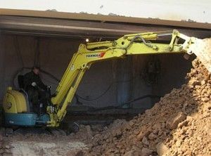 Копаємо в приміщеннях та обмеженому просторі, міні-екскаватор, 3т.