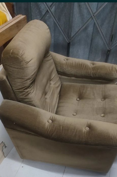 Sofá poltrona em veludo castanho