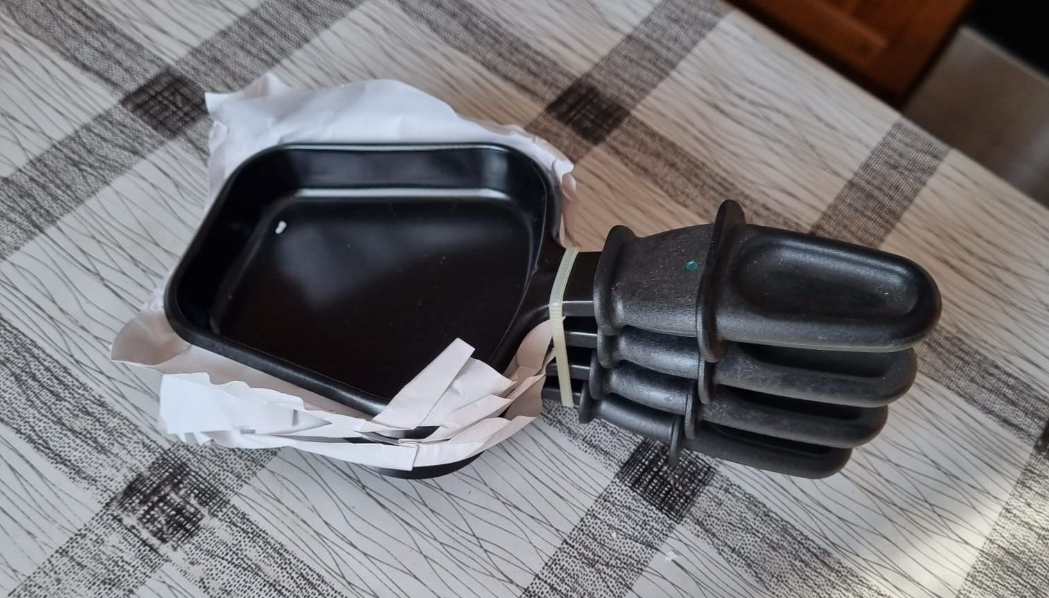 Grill elektryczny z możliwością pieczenia na kamieniu