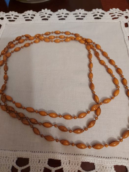 Colar com peças ovais e redondas, cor de Pinho (154cm).