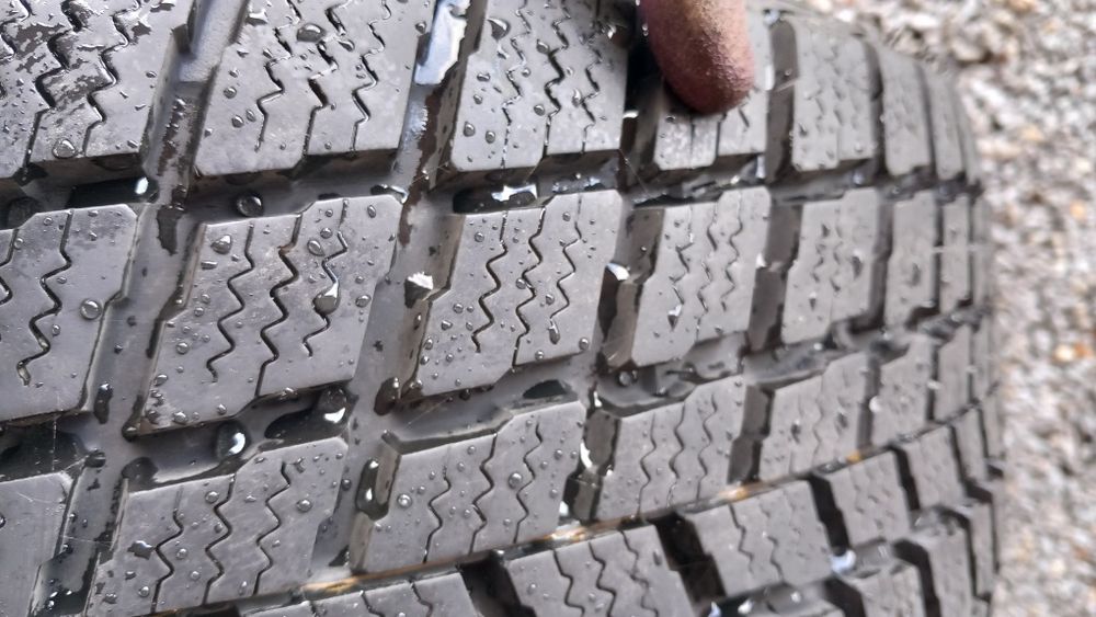 Koła komplet felg RH z oponami Zima SUV 235/60/R18 Nexen WinGuard