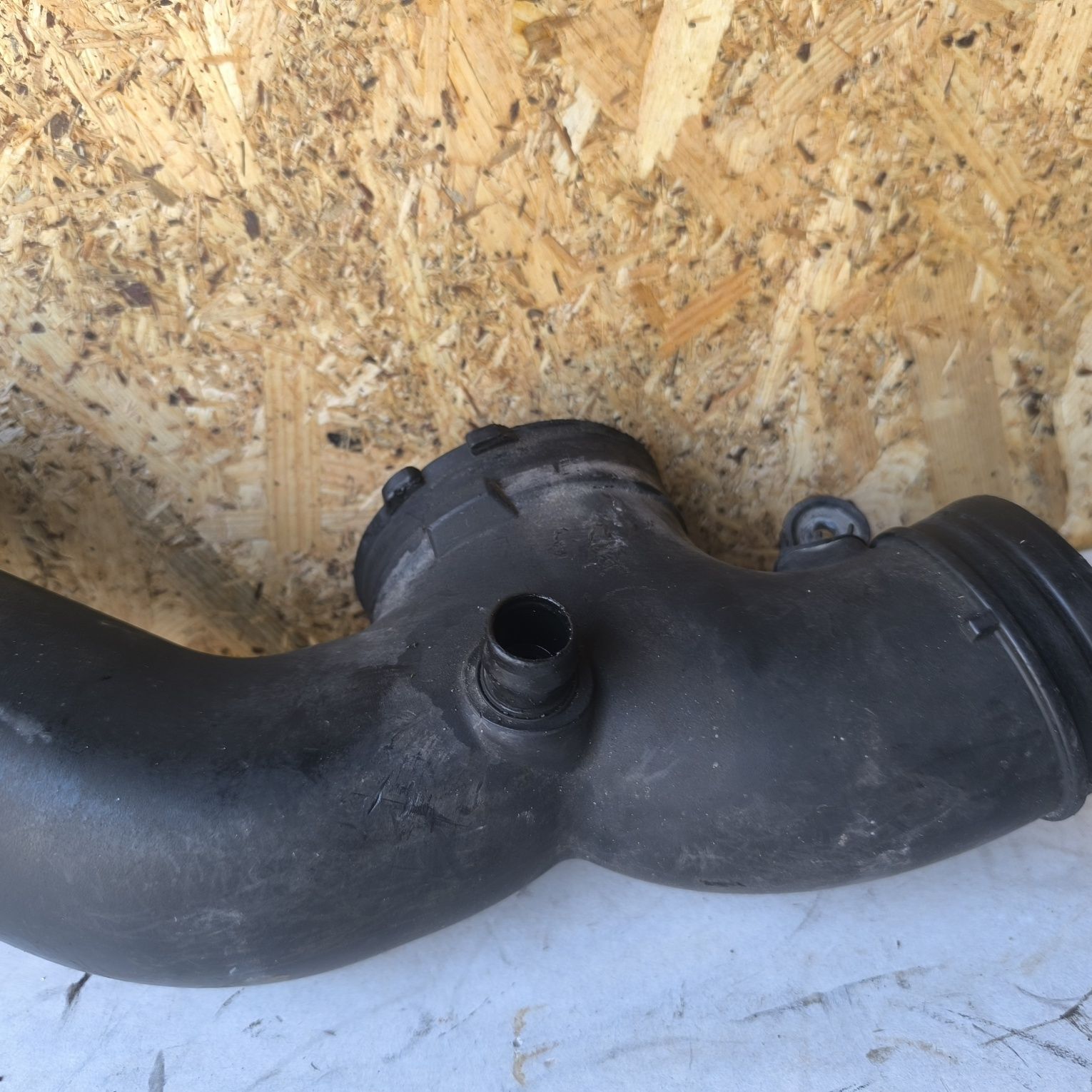 Rura dolot powietrza  4.2 FSI AUDI A8 D4