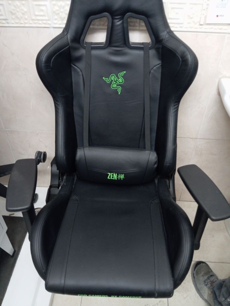 Cadeira gaming usada