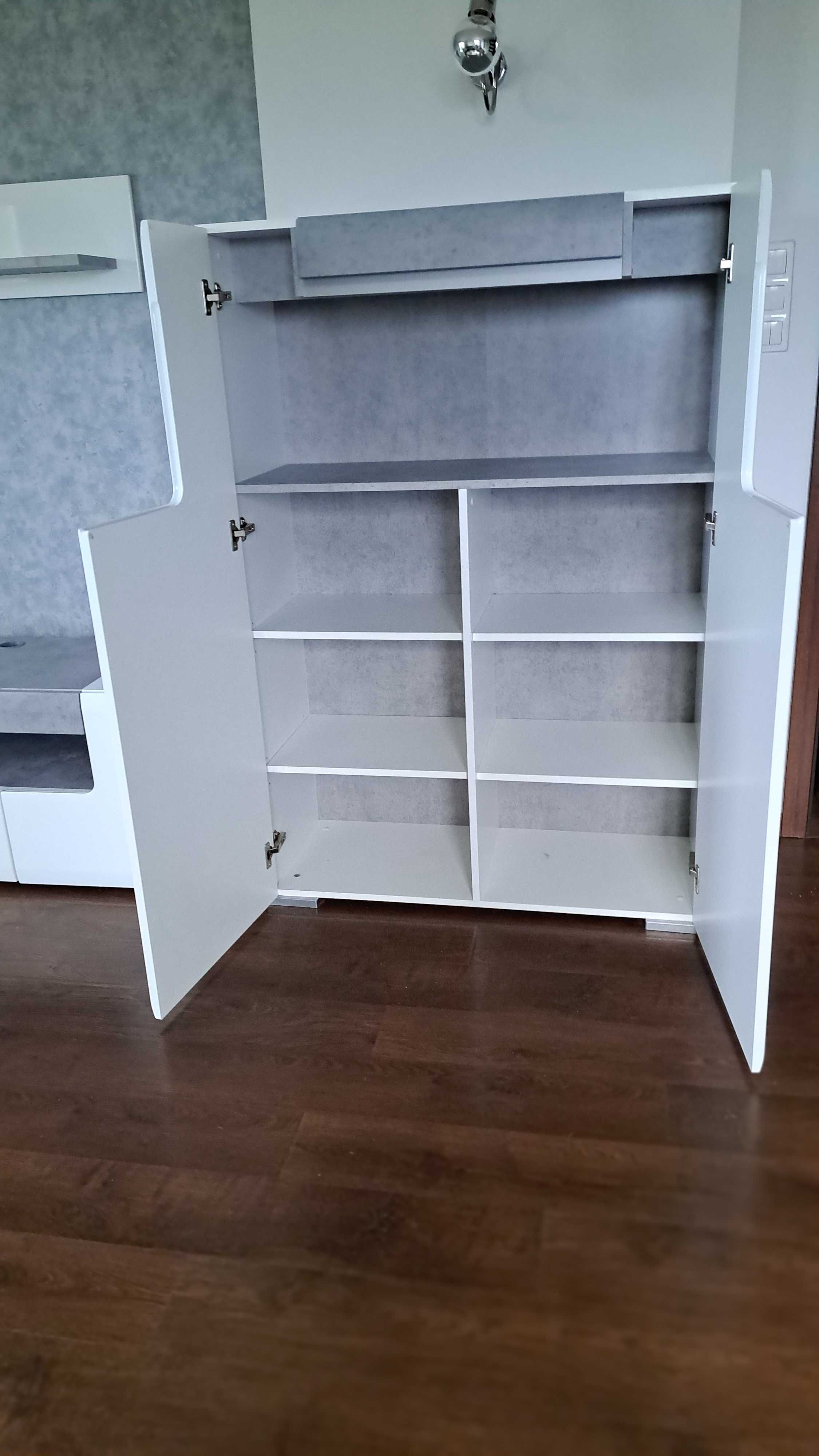 Komplet mebli do salonu, białe z wstawkami w kolorze betonu
