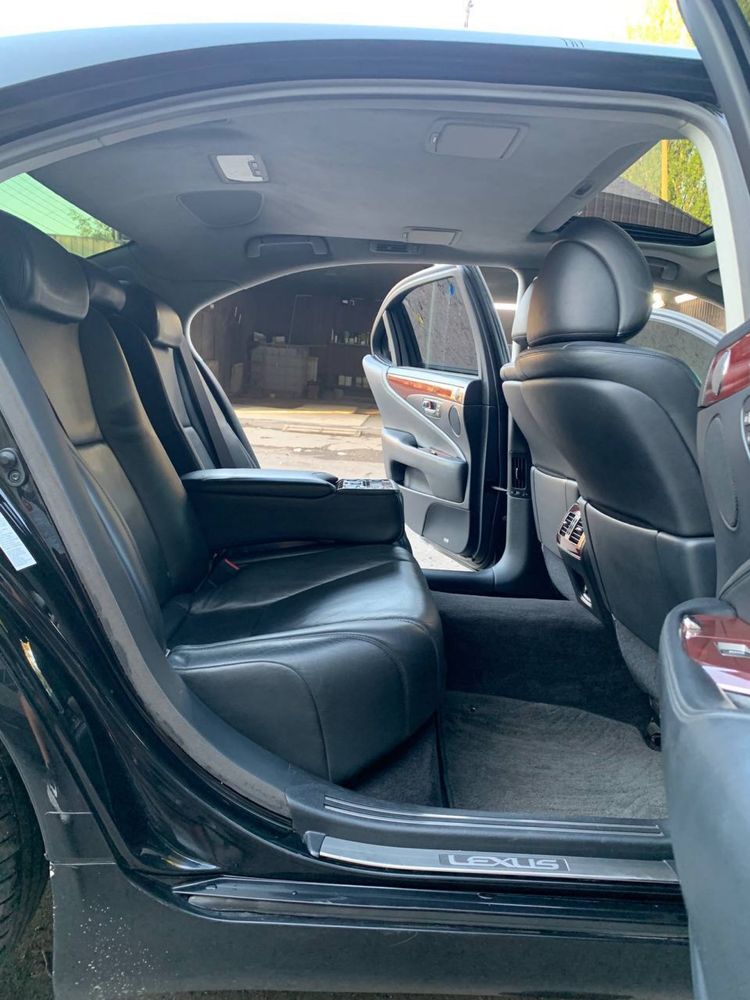 Продам Lexus LS460L