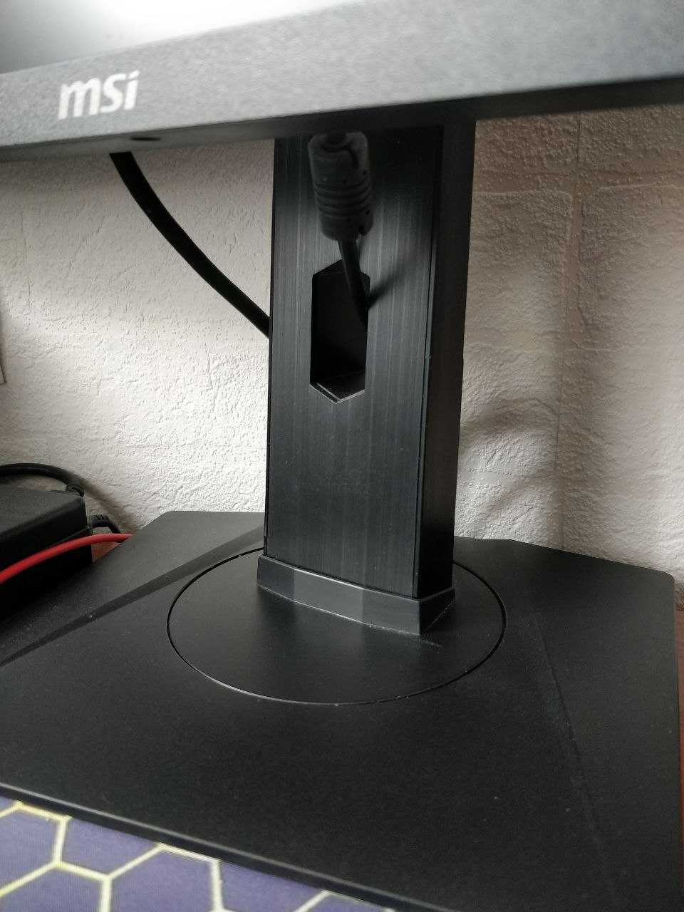 Монитор 27" MSI MAG 274QRF-QD E2 на гарантии
