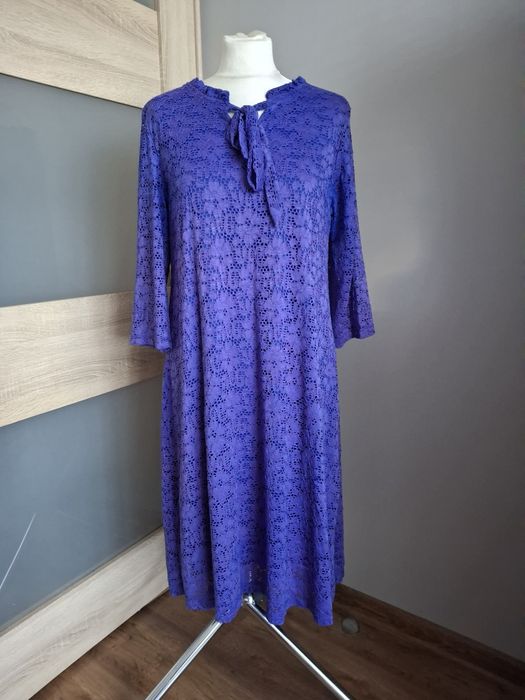 Granatowa sukienka koronkowa  44