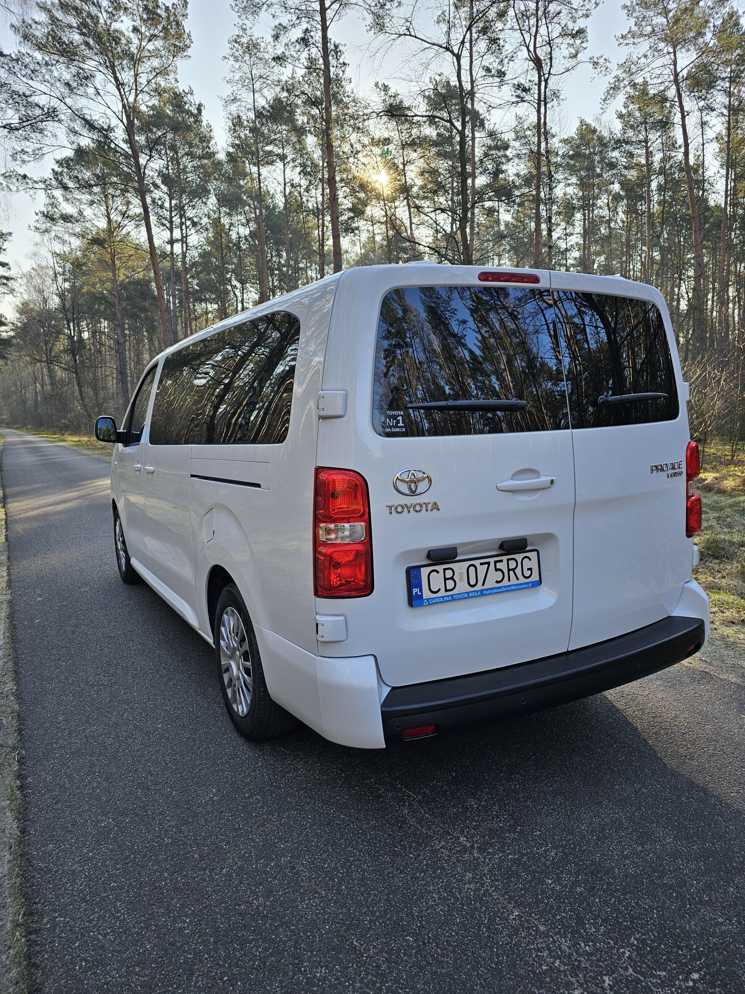 Toyota wynajem-wynajmę 9 osobowy BUS Bissnes automat -wakacje 2024r