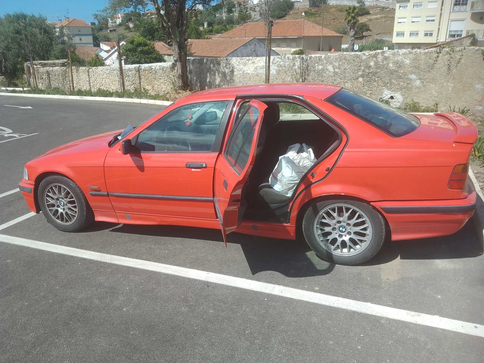 Vendo BMW 318 TDS 95 E36 ou troco por Renault Megane break carrinha.