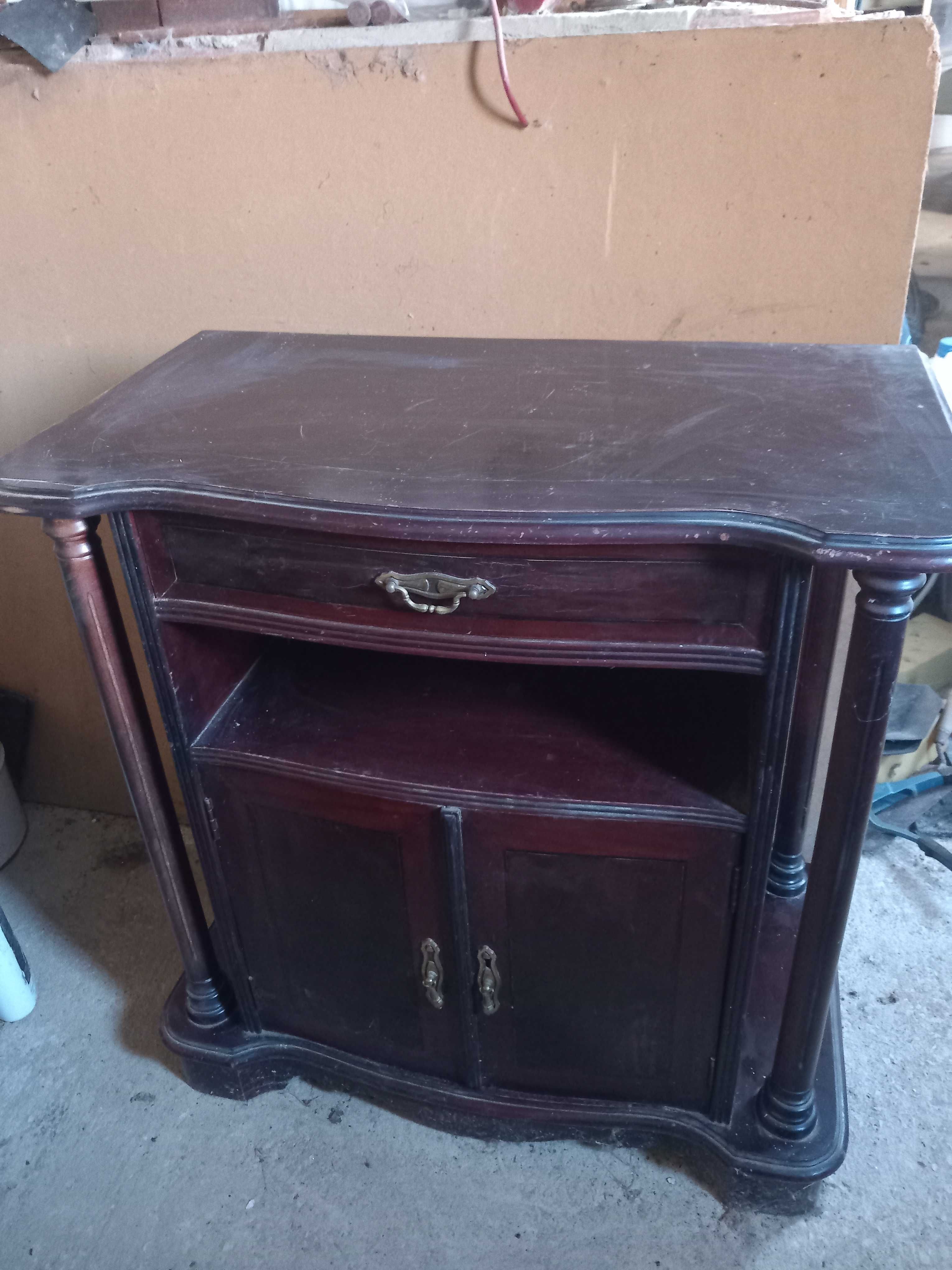 Vendo  2 móveis  antigos em madeira