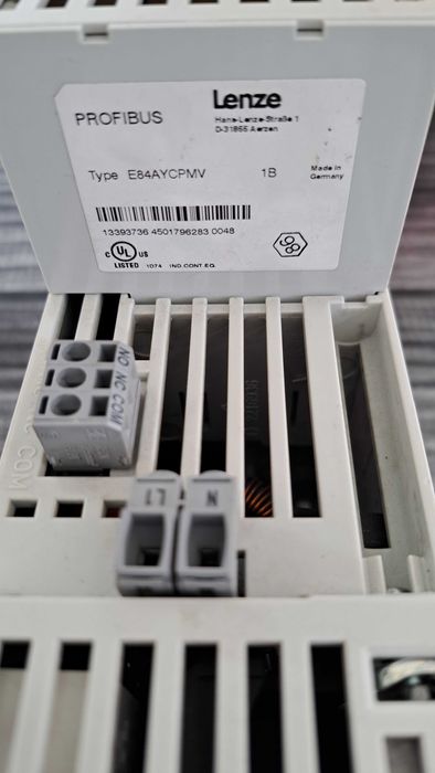 Falownik LENZE E84AVSCE2512SX0 0,25kW 1,7A 230V + moduł PROFIBUS