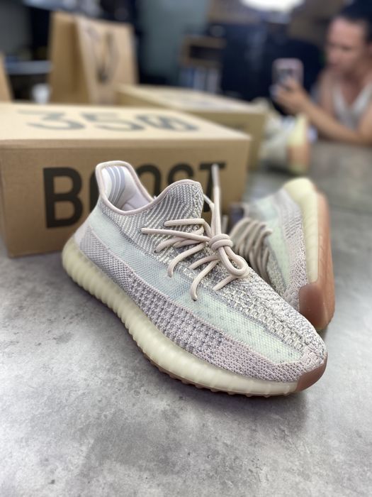 Мужские текстильные кроссовки Yeezy Boost 350 V2 Citrin изи буст ob194