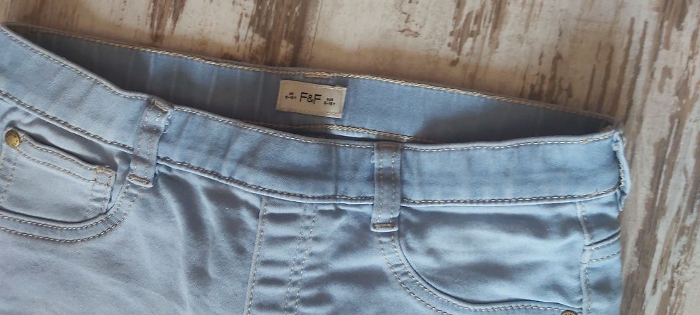 Spodnie jeansy rozmiar 9-10 lat
