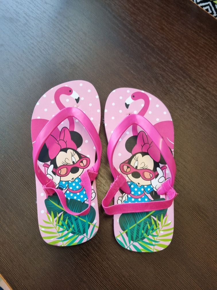 Klapki japonki 
Różowe sandałki na gumce Minnie rozmiar 30