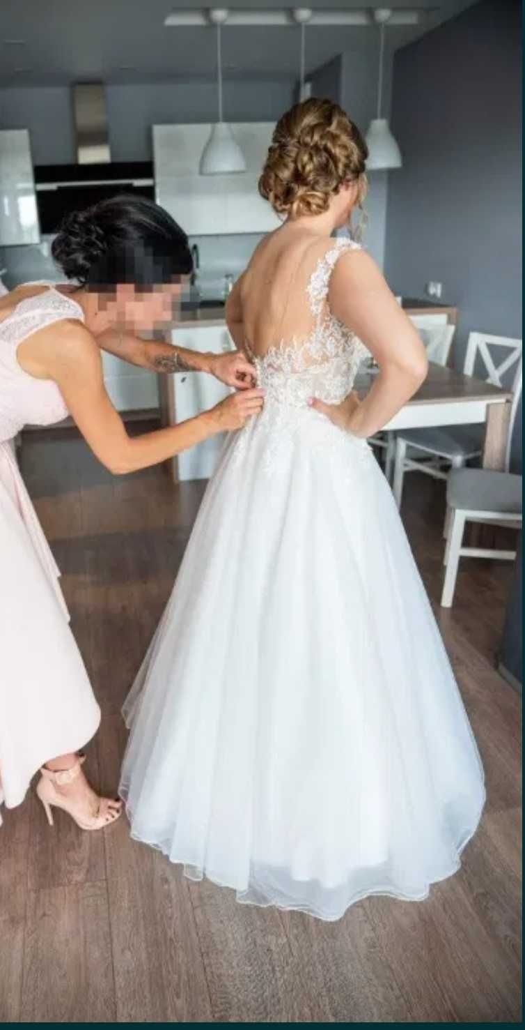 Suknia ślubna z długim welonem Ivory