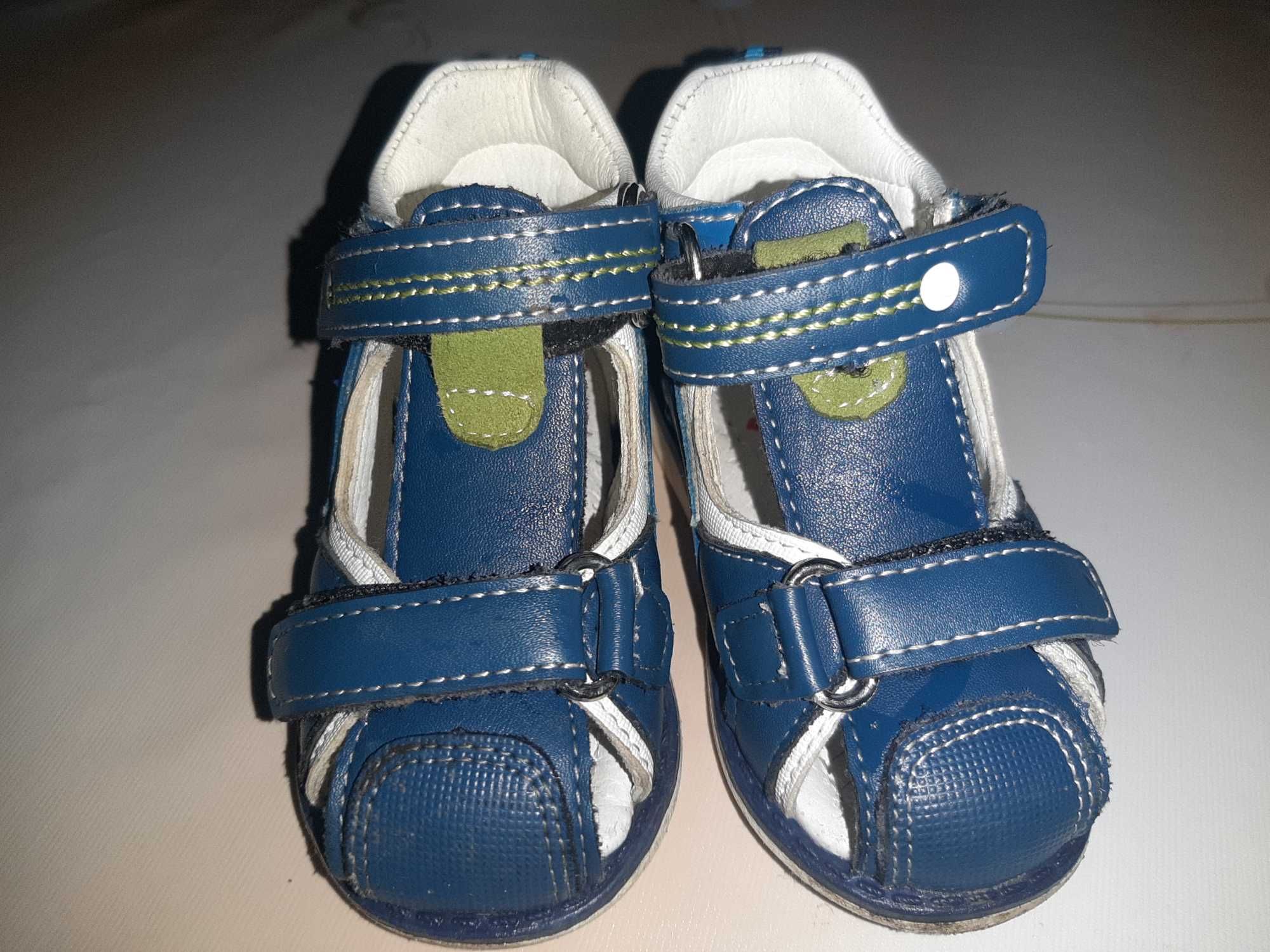 Продаю детские сандали