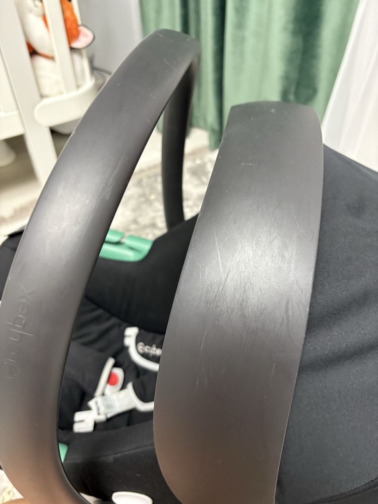 Автокрісло Cybex Aton B2 i-Size black + адаптери