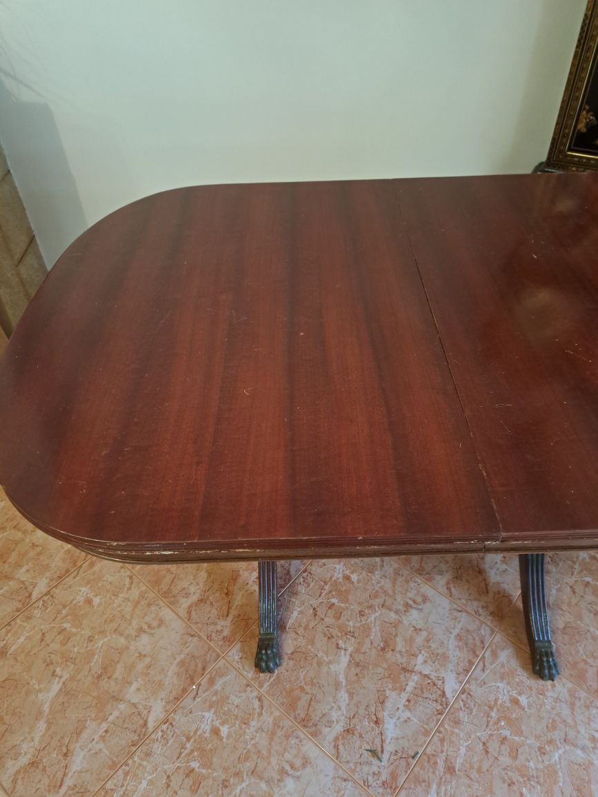 Mesa extensível de madeira