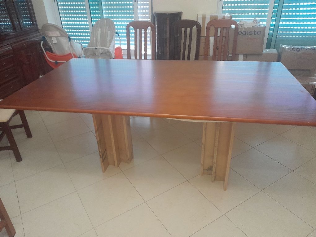 Vendo mesa de sala em mármore  rosa com opção  de tampo em madeira