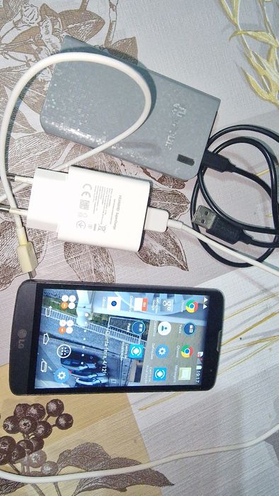 Telemovel lg usado pouco tempo ofereço  carregador rapido e power banc