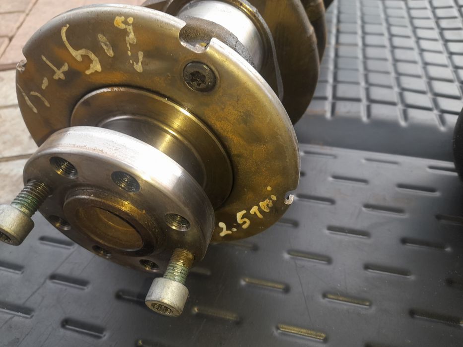 Колінвал Ауді а6 с4 2.5тді